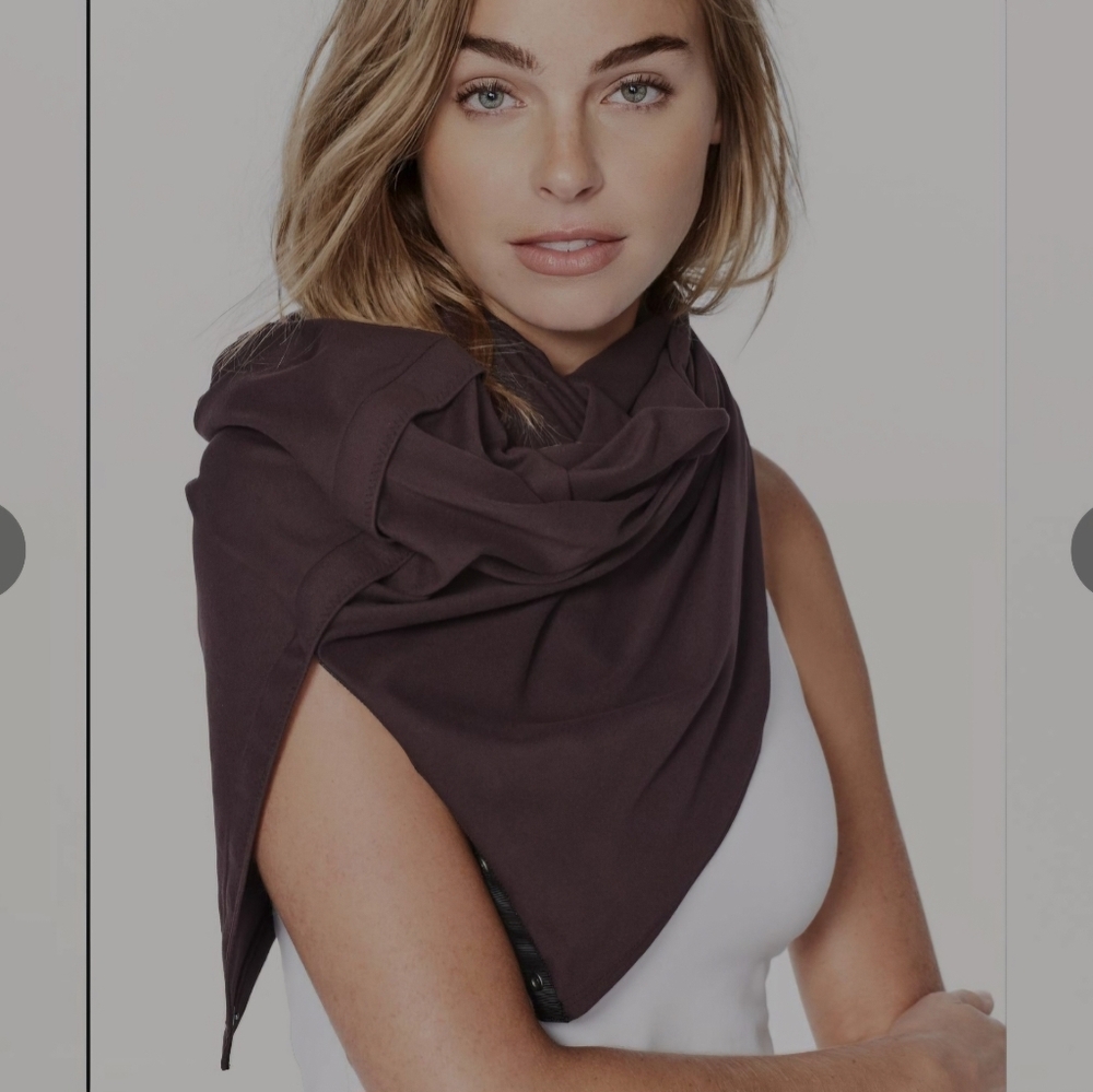 Lululemon Vinyasa scarf black cherry